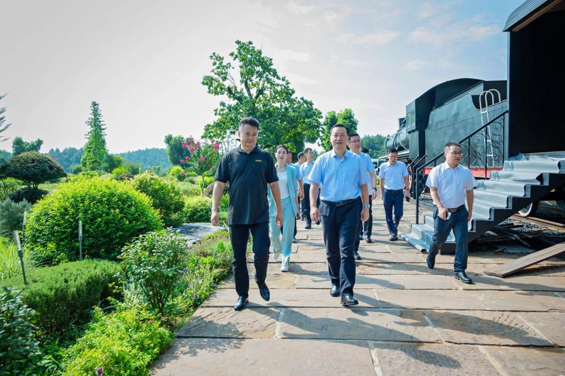 02e706213afed3c98f54cd2808fe529