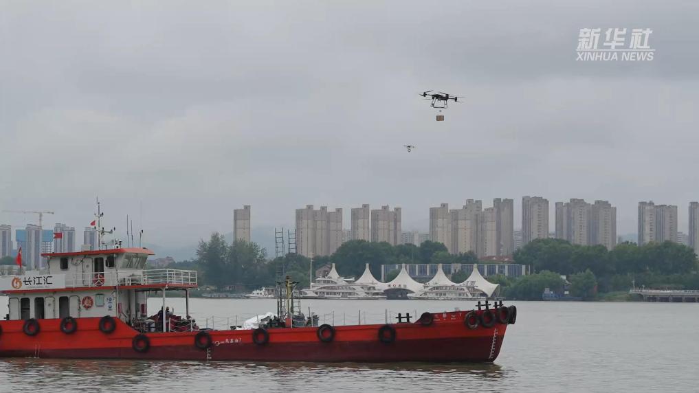 外賣(mài)“飛”到船上 南京市“江翼達(dá)”低空飛行基地舉行首飛儀式